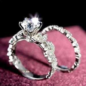 Stunning Ladies Engagement Ring Set